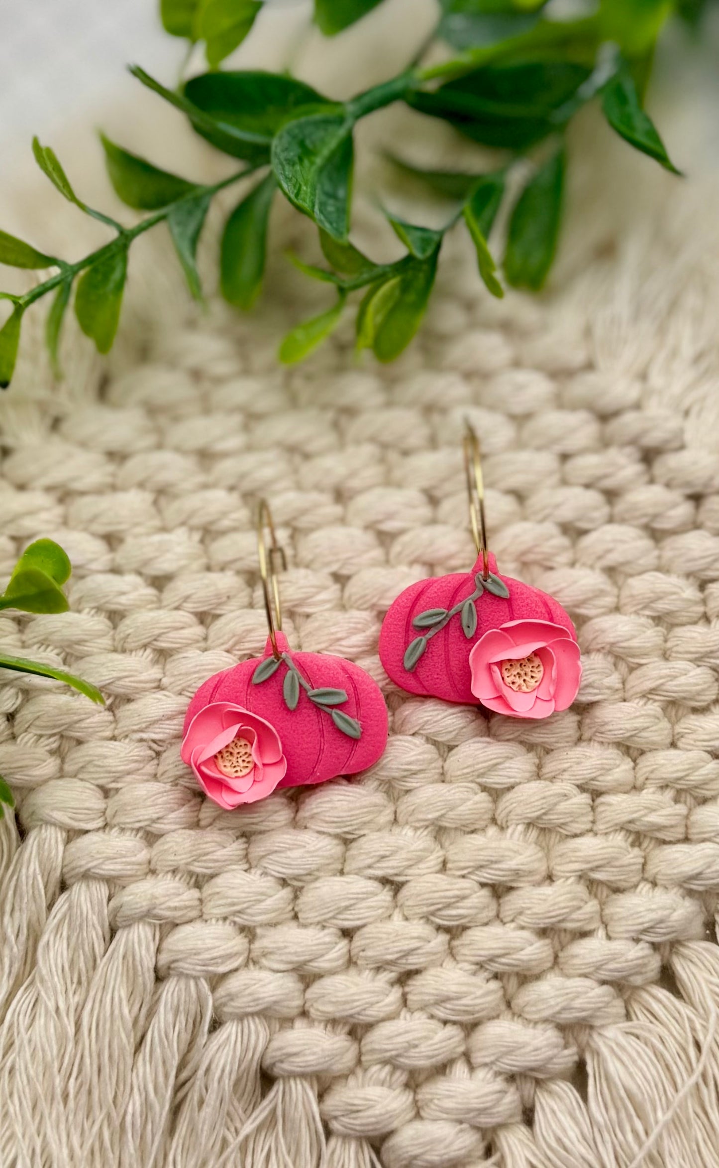 Rosy Patch Pumpkins
Handmade Polymer Clay Earrings with Nickel-Free Gold Tone Stainless Steel Hoops